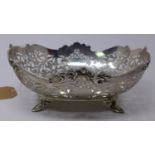 An early 20th century silver dish with pierced decoration, 15oz