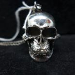 A sterling silver vesta case in the form of a skull, 3 x 4cm, 30.8g