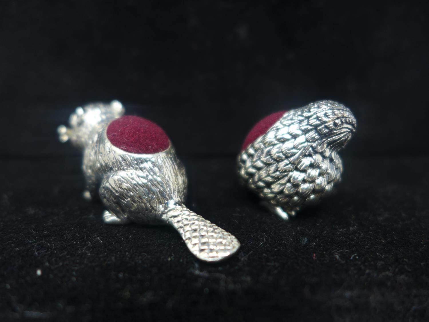 Two sterling silver pincushions in the form of a chick 2 x 1.5cm and a beaver with ruby eyes, Gross: - Image 3 of 3