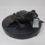 A contemporary cast bronze frog, on circular marble base, H.6 W.17 D.14cm