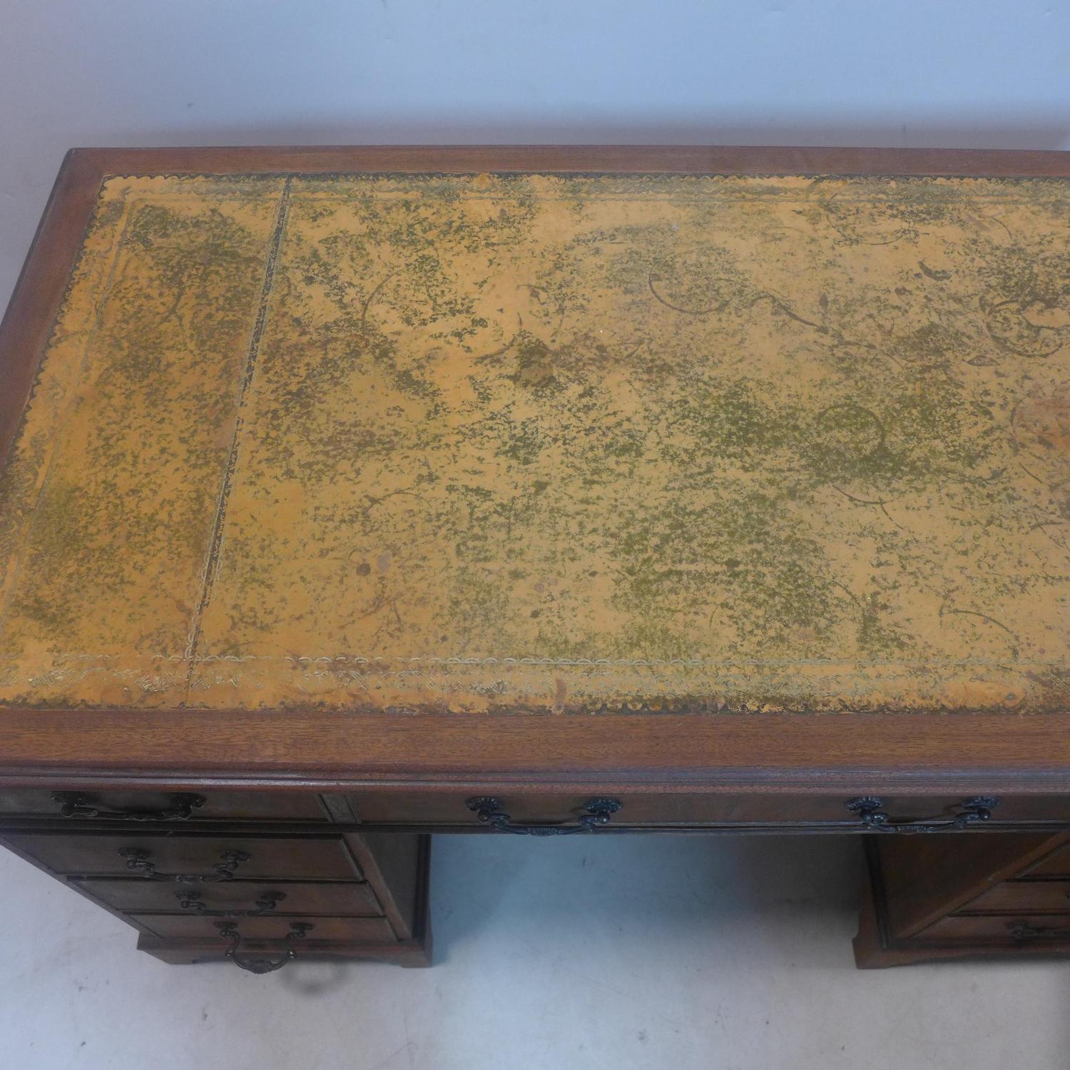 A Georgian style mahogany pedestal desk, H.74 W.121 D.65cm - Image 2 of 2