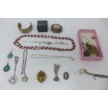 A collection of vintage jewellery, mainly silver, to include a Victorian pinchbeck brooch set with