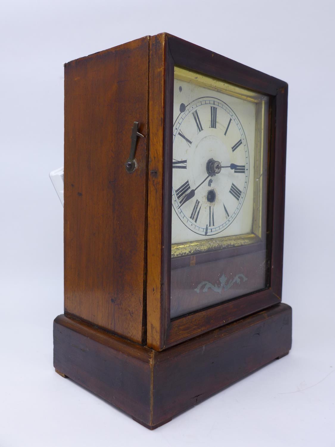 A 19th century American mahogany mantle clock with pendulum, H.25 W.18 D.12cm - Image 2 of 3