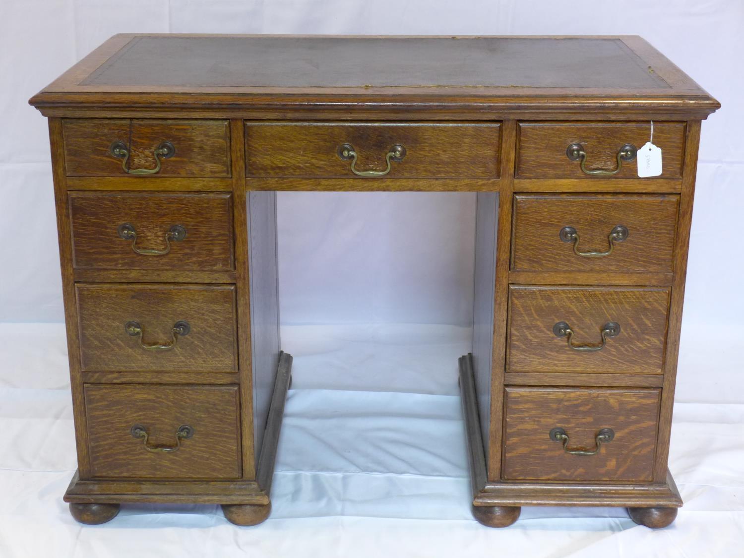 An early 20th century oak kneehole desk, H.77 W.106 D.61cm