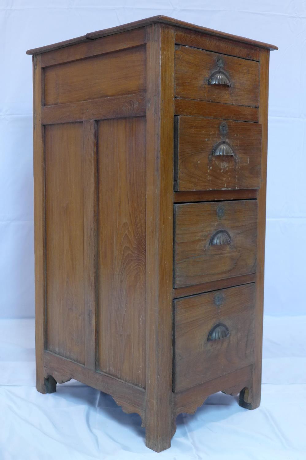 An early 20th century oak pedestal chest of 4 drawers, H.97 W.43 D.53cm - Image 2 of 3