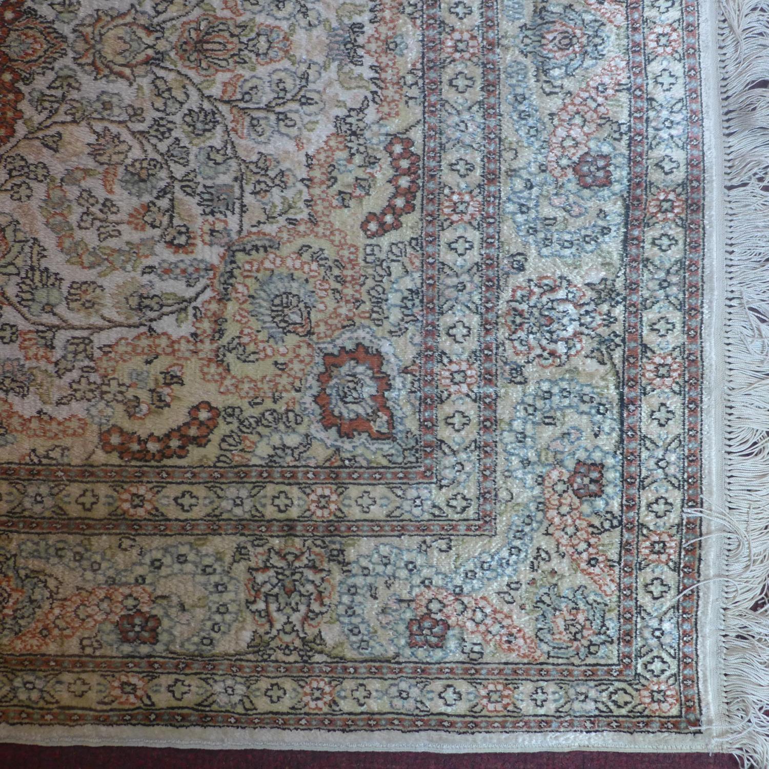 A 20th century Turkish pure silk Hereke rug with Aubusson design, 150 x 92cm - Image 2 of 3