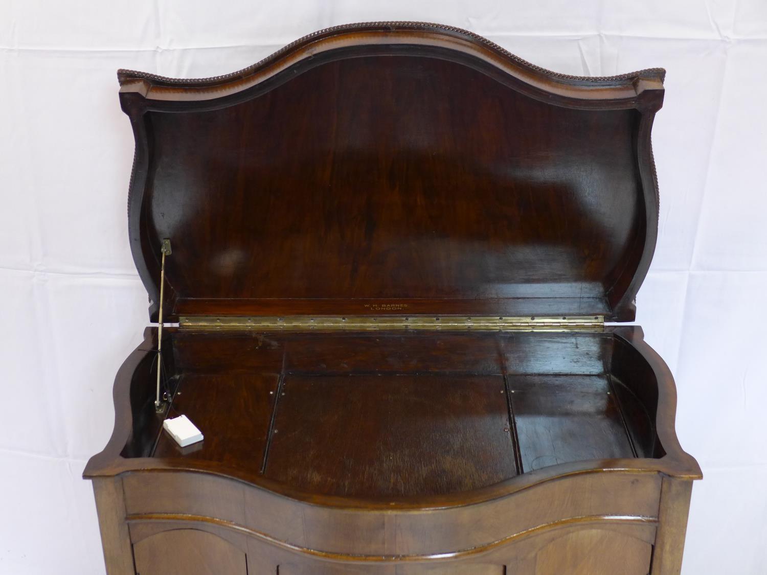 An early 20th century walnut gramophone cabinet, H.90 W.84 D.50cm - Image 3 of 5