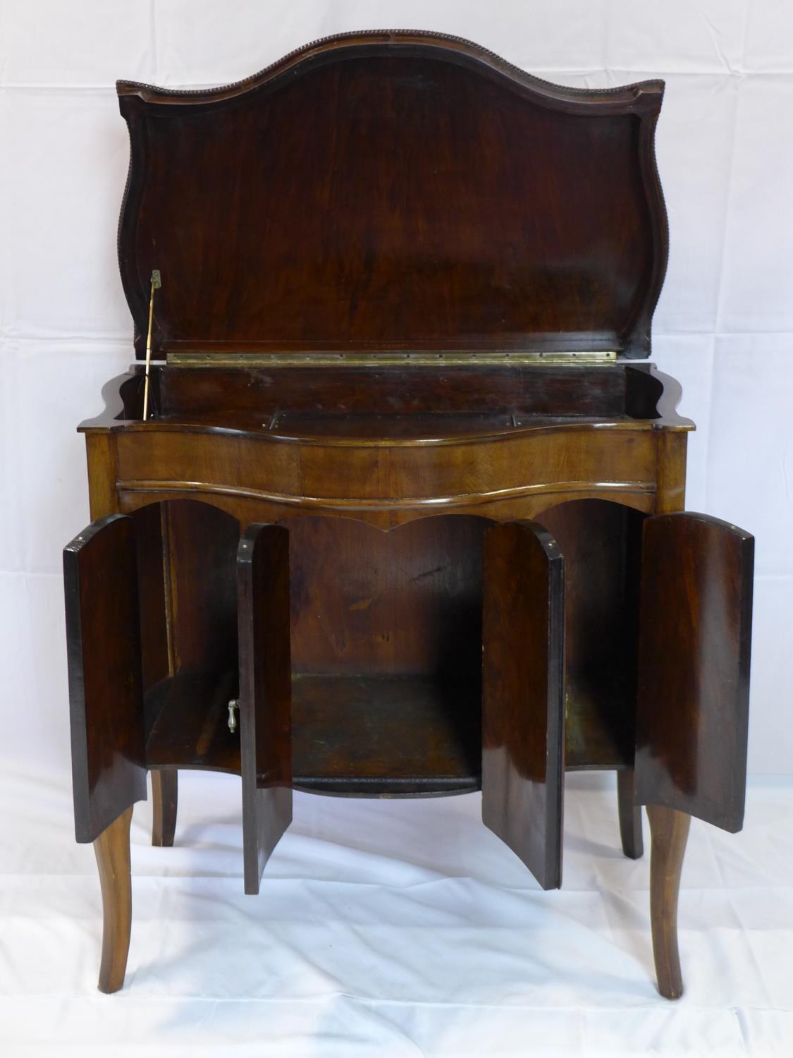 An early 20th century walnut gramophone cabinet, H.90 W.84 D.50cm - Image 2 of 5