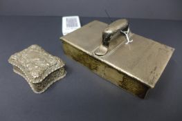 A silver two division table top cigarette box, by Cohen & Charles, London 1903, H.7 W.14 D.9cm,