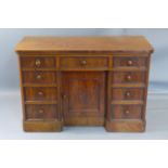 A Victorian mahogany kneehole desk, H.79 W.117 D.54cm