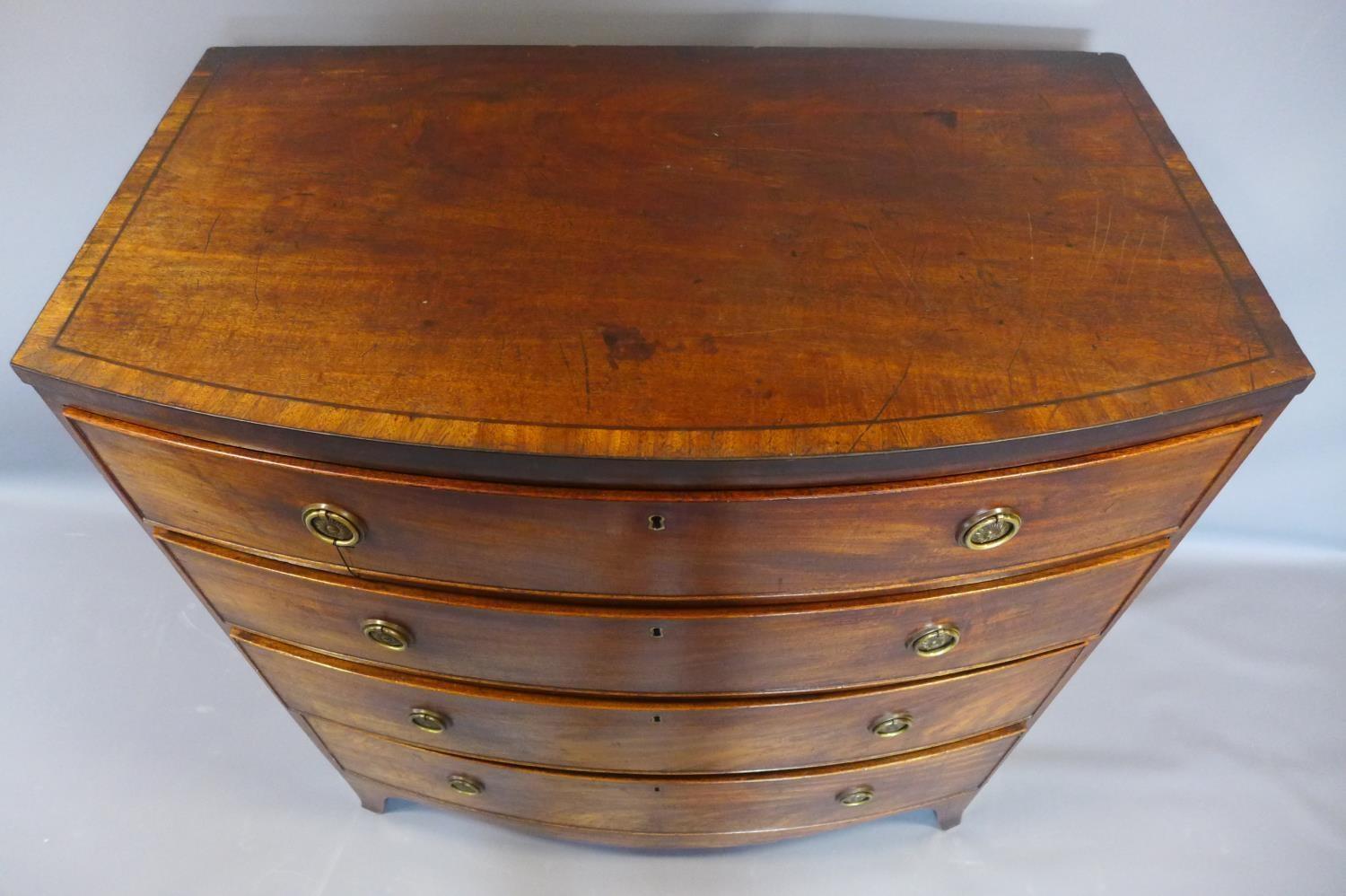 A George III mahogany bow fronted chest of 4 drawers, on splayed legs, H.107 W.98 D.56cm - Image 3 of 3