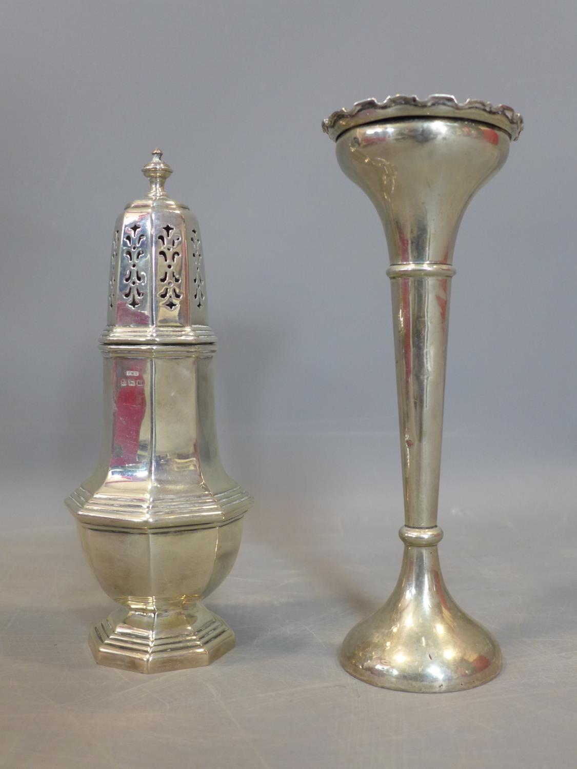 A collection of silver items, to include a sugar caster, a fruit basket, a flower pot ans a cup with - Image 2 of 7