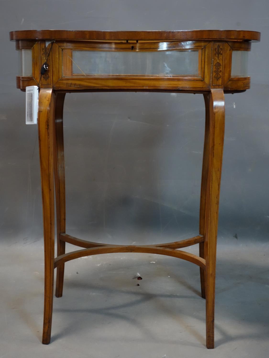 A 19th century inlaid satin wood kidney shaped bijouterie cabinet, raised on splayed legs joined - Image 2 of 4