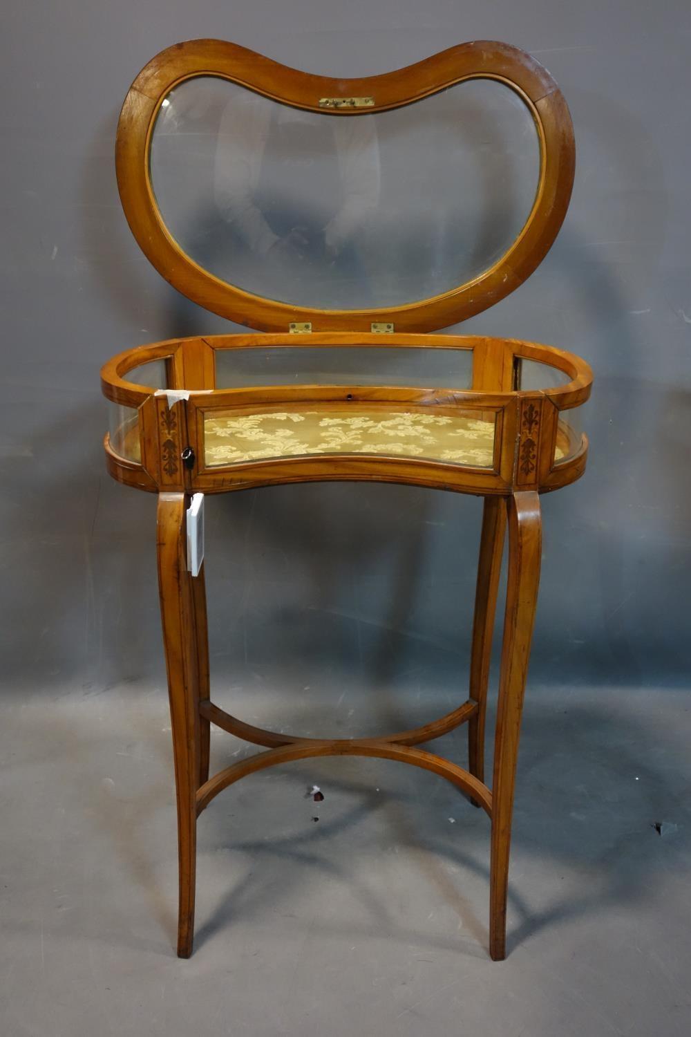 A 19th century inlaid satin wood kidney shaped bijouterie cabinet, raised on splayed legs joined - Image 4 of 4