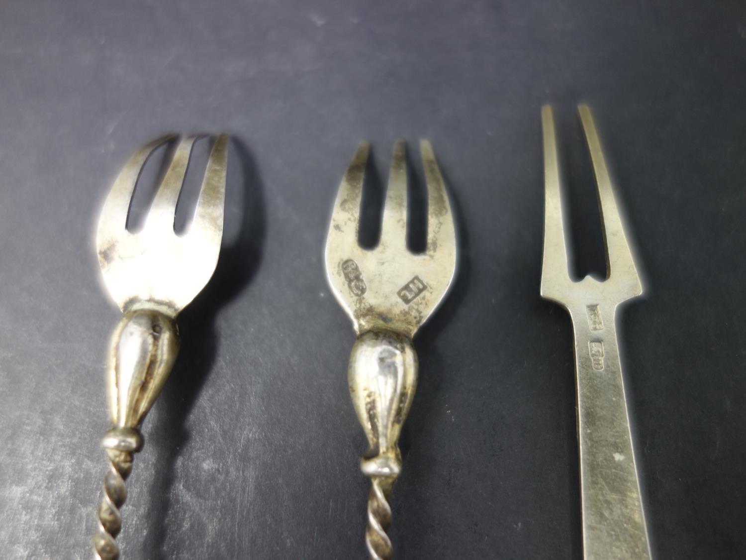 A pair of Russian silver lemon forks with twisted stems, H.11cm, together with a silver gilt and - Image 2 of 2