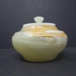 A jade jar with lid, diameter 15 cm