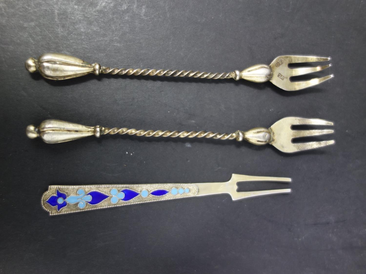 A pair of Russian silver lemon forks with twisted stems, H.11cm, together with a silver gilt and