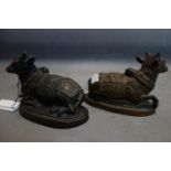 A pair of 20th century Indonesian cast bronze cows, H.17 W.22 D.11cm