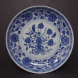 A small Chinese blue and white porcelain dish, Qing dynasty, 19th century, diam. 19 cm