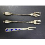 A pair of Russian silver lemon forks with twisted stems, H.11cm, together with a silver gilt and