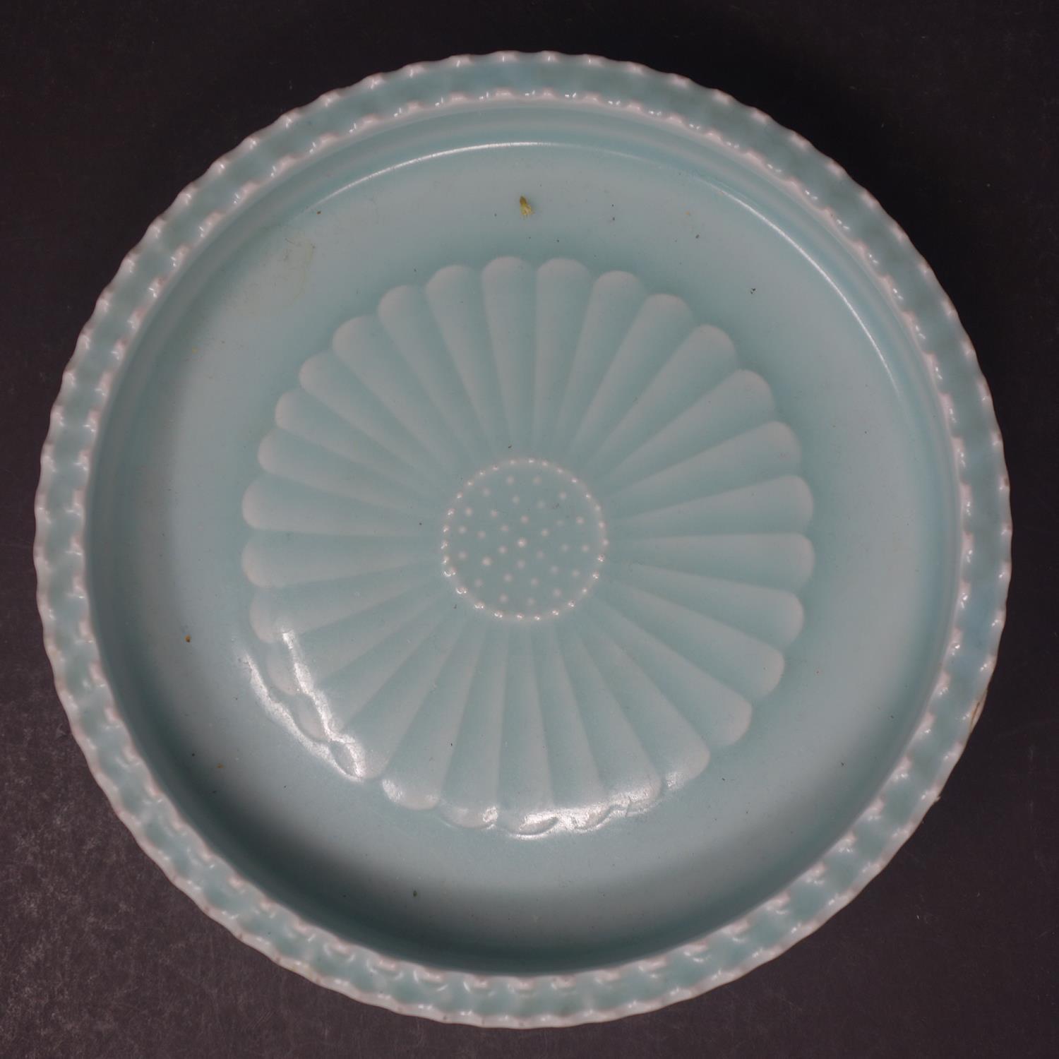 Chinese brush wash bowl with celadon glaze, diam 20 cm - Image 2 of 4