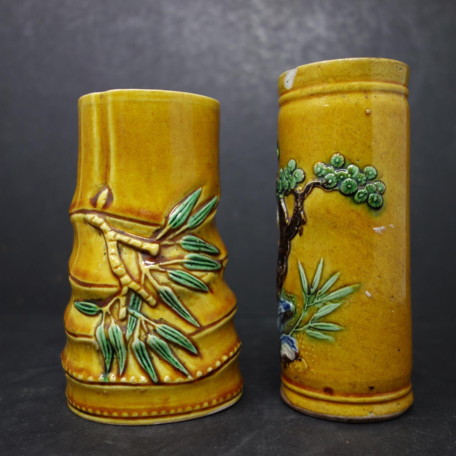 Two late 19th/early 20th century Chinese yellow glazed pots, H.12cm - Bild 2 aus 3