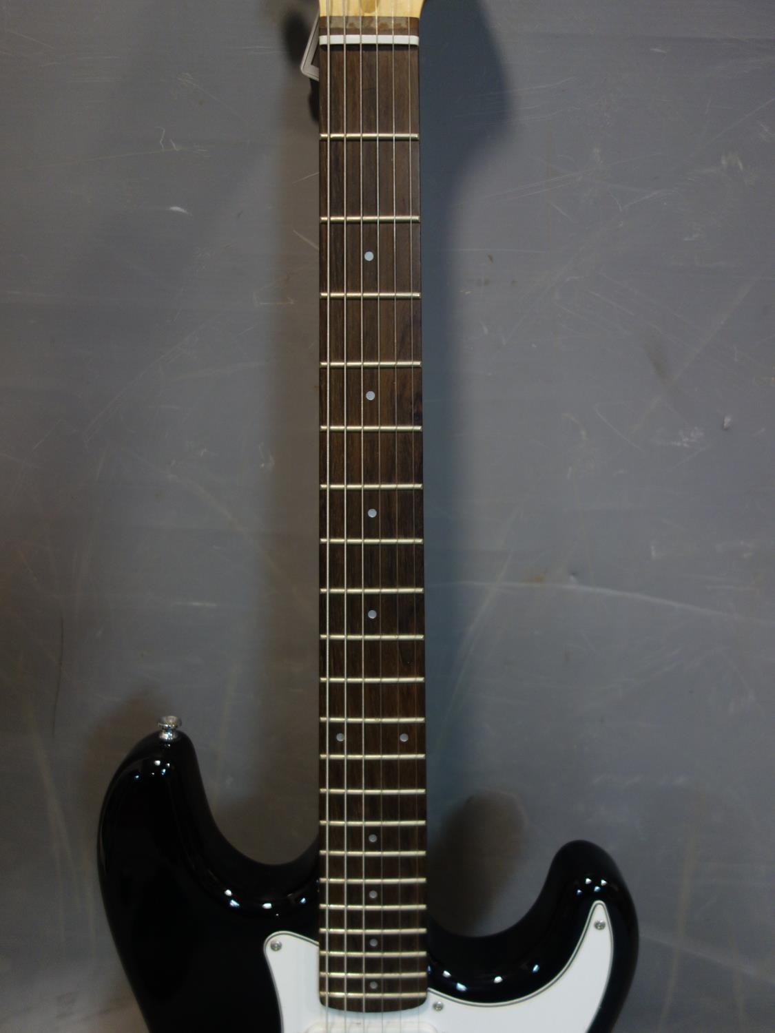 A Tenson California Series electric guitar, with soft case - Image 4 of 7