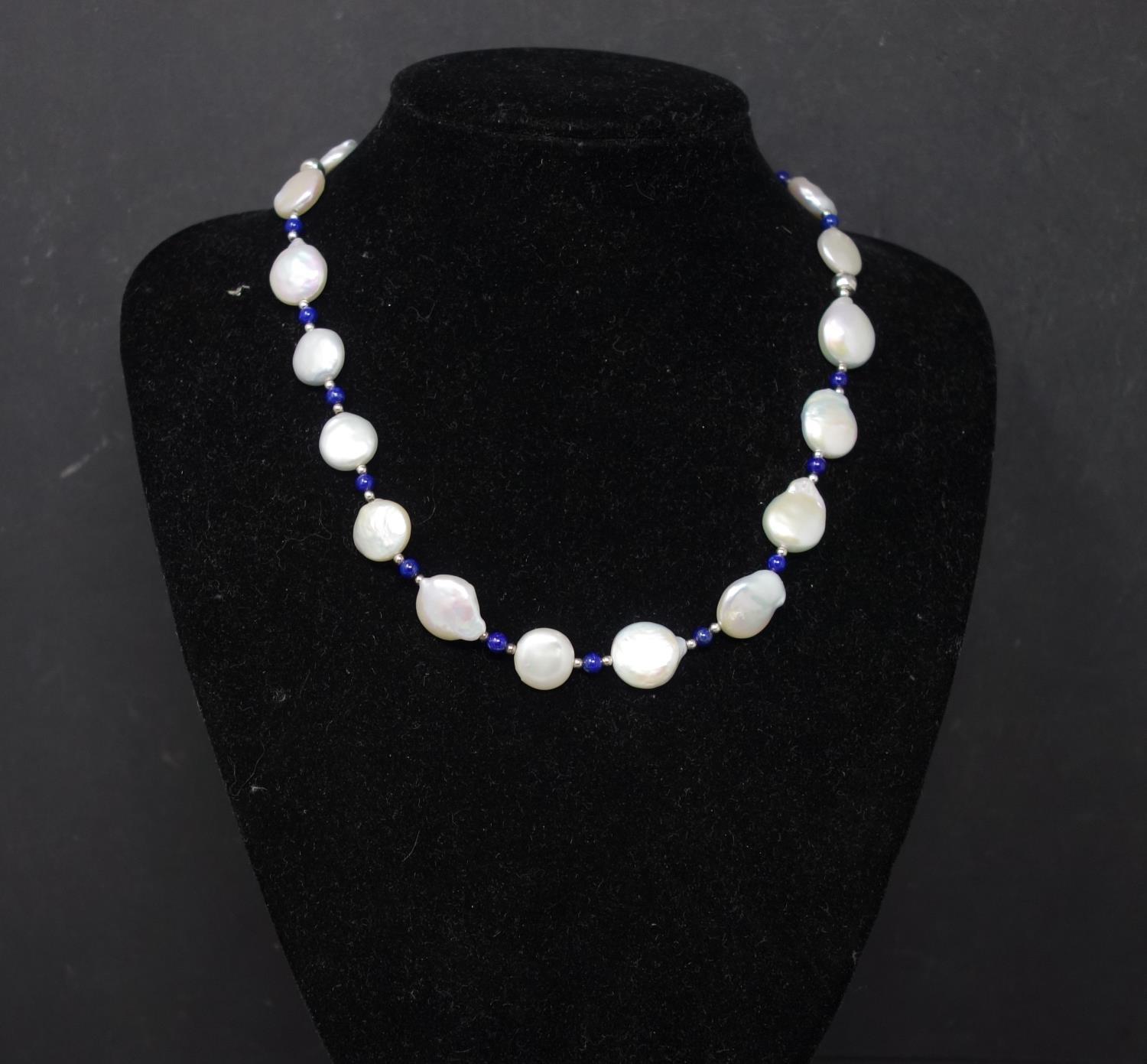 A collection of jewellery, to include a silver necklace marked 925; a natural pearl necklace; a - Image 2 of 2