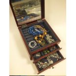 A JEWELLERY BOX CONTAINING COSTUME JEWELLERY