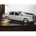 A FRANKLIN MINT PRECISION MODEL 1998 ROLLS-ROYCE SILVER SERAPH CAR