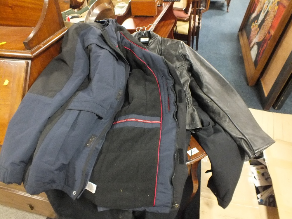 A QUANTITY OF ASSORTED CLOTHING TO INCLUDE LEATHER JACKETS, SUIT ETC.