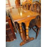 A QUALITY REPRODUCTION OAK DROPLEAF DINING TABLE L 149 CM