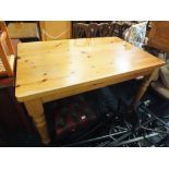 A MODERN PINE KITCHEN / DINING TABLE L 138 CM