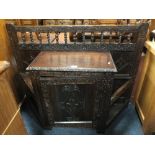 AN ANTIQUE CARVED OAK HALLSTAND W 122 CM