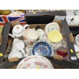 A TRAY OF ASSORTED CERAMICS ETC. TO INCLUDE MIDWINTER, GRIMWADES ETC.