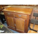 AN EDWARDIAN MAHOGANY CHIFFONIER W 101 CM