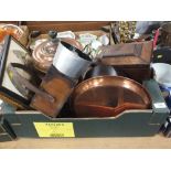 A TRAY OF COPPER AND TREEN COLLECTABLES TO INCLUDE A COPPER SAMOVOIRE, TEA CADDY, BLOW LAMP ETC.