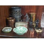 A QUANTITY OF ASSORTED METALWARE TO INCLUDE ENAMELLED ITEMS, TRENCH ART, ART NOUVEAU BOTTLE HOLDER