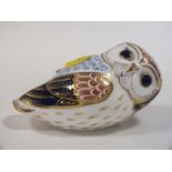 A ROYAL CROWN DERBY AMARI OWL PAPER WEIGHT WITH GOLD STOPPER