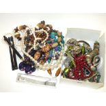 A BOX OF ASSORTED COSTUME JEWELLERY
