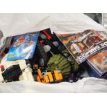 A BOX OF ASSORTED LEGO TO INCLUDE BLOCKMEN, VEHICLES ETC.