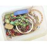 A BOX OF VINTAGE AND MODERN COSTUME JEWELLERY ETC