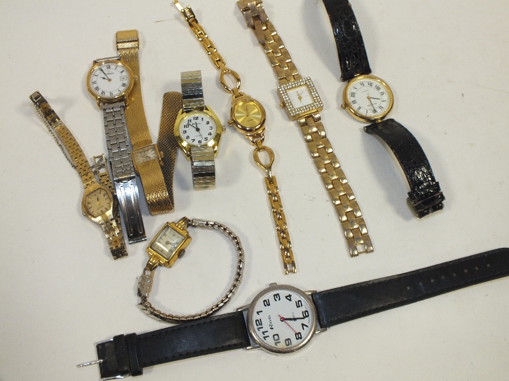 A BAG OF ASSORTED VINTAGE AND MODERN WRISTWATCHES