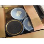 A QUANTITY OF WEDGWOOD JASPERWARE CABINET PLATES TOGETHER WITH A BLACK BASALT EXAMPLE