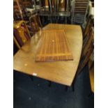 A RETRO 'McINTOSH' TEAK EXTENDING DINING TABLE WITH ONE SPARE LEAF -EXTENDS TO L-200 CM W-91 CM