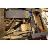 TWO TRAYS OF VINTAGE KITCHENALIA ETC TO INCLUDE A VINTAGE KNIFE STROP