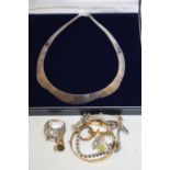 A BOXED SILVER NECKLACE TOGETHER WITH A BAG OF SILVER AND YELLOW METAL JEWELLERY