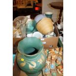 A TRAY OF CERAMIC AND GLASS VASES AND JUGS TO INCLUDE A MASONS EXAMPLE