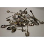 A SELECTION OF WHITE METAL SPOONS TO INCLUDE A STAMPED CHINESE EXAMPLE