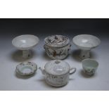 A SMALL COLLECTION OF ORIENTAL CERAMICS TO INCLUDE A PAIR OF STEM BOWLS, H 9.5, A/F (6)